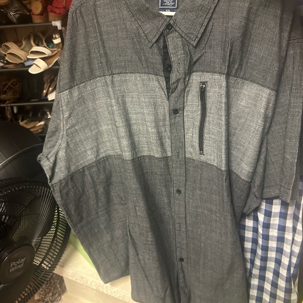 Gray Casual Button Down Shirt with Traditional Collar